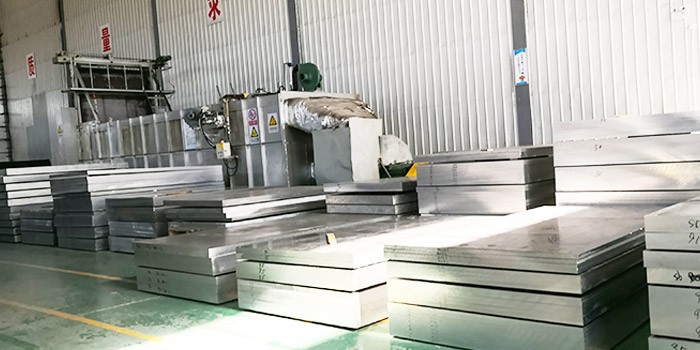 What is the reason why 5052 alloy aluminum plate is used as a material for automotive fuel tanks?